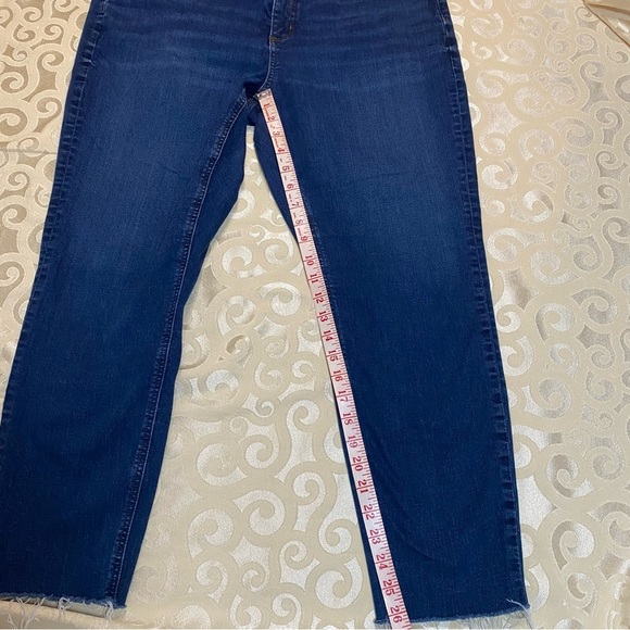 LOFT Women's Sz 16 Slim Pockets Blue Jeans Denim Raw Hem So Comfy! - Picture 4 of 12